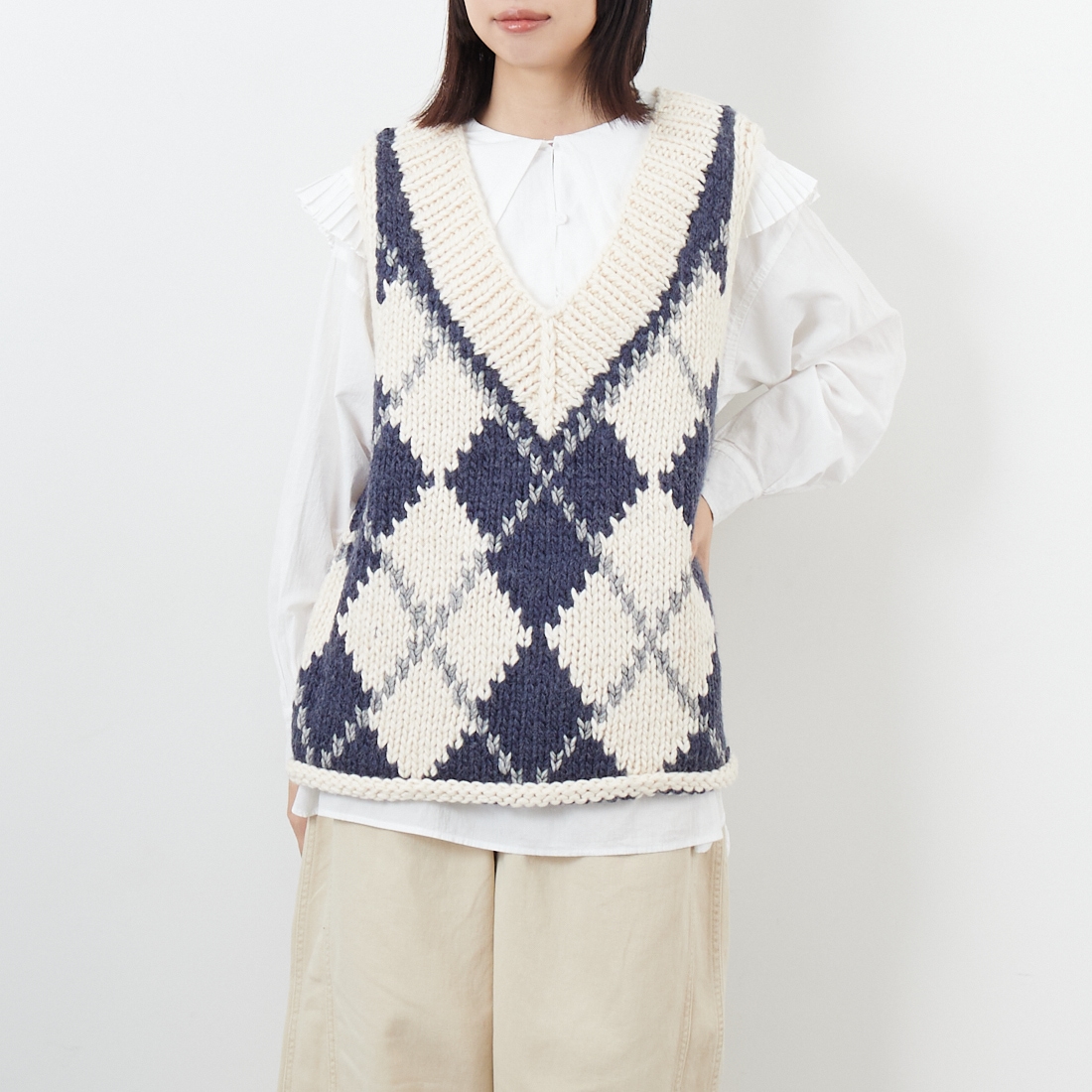 TORRAZZO DONNA [トラッゾドンナ] ハンドニットカウチンベスト [6262-468] 06 O.WHITE &&モデル身長：162cm 着用サイズ：F&&