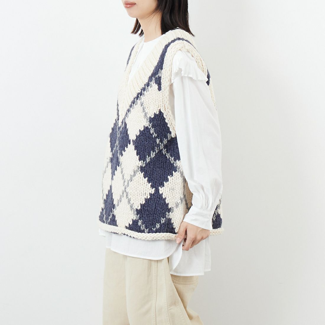 TORRAZZO DONNA [トラッゾドンナ] ハンドニットカウチンベスト [6262-468] 06 O.WHITE &&モデル身長：162cm 着用サイズ：F&&