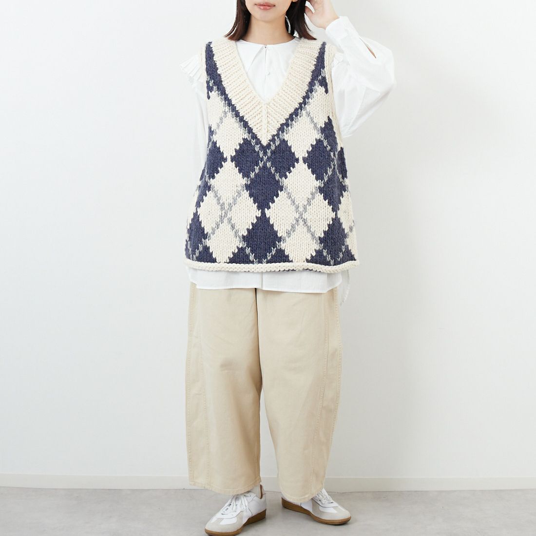 TORRAZZO DONNA [トラッゾドンナ] ハンドニットカウチンベスト [6262-468] 06 O.WHITE &&モデル身長：162cm 着用サイズ：F&&