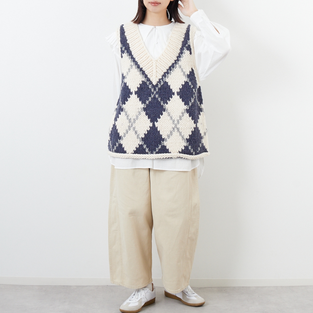 TORRAZZO DONNA [トラッゾドンナ] ハンドニットカウチンベスト [6262-468] 06 O.WHITE &&モデル身長：162cm 着用サイズ：F&&