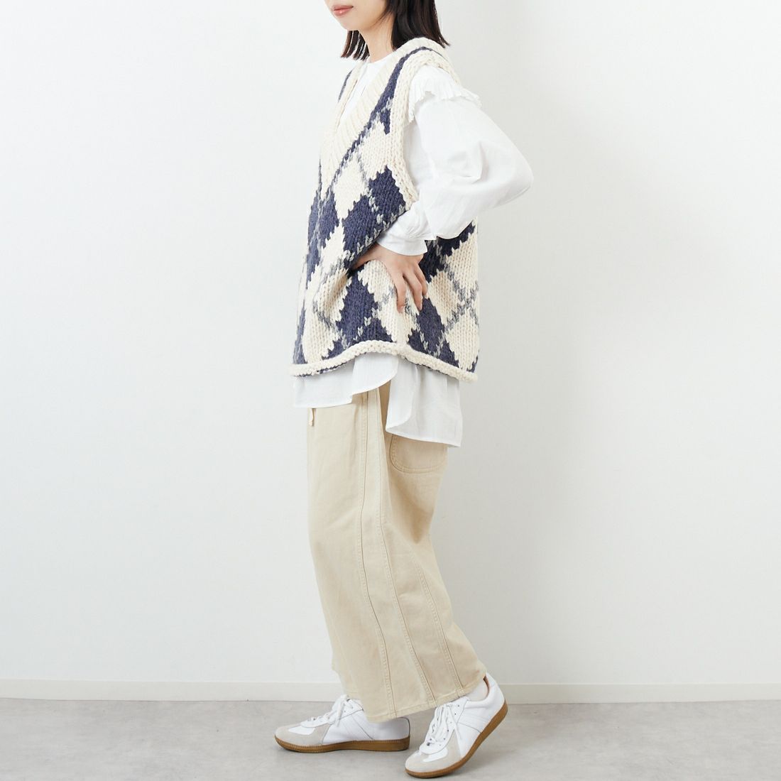 TORRAZZO DONNA [トラッゾドンナ] ハンドニットカウチンベスト [6262-468] 06 O.WHITE &&モデル身長：162cm 着用サイズ：F&&