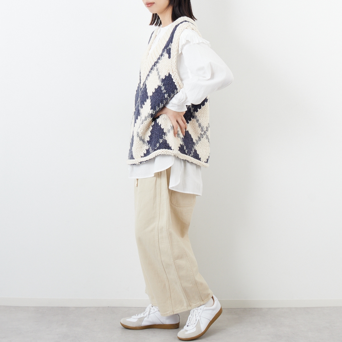 TORRAZZO DONNA [トラッゾドンナ] ハンドニットカウチンベスト [6262-468] 06 O.WHITE &&モデル身長：162cm 着用サイズ：F&&