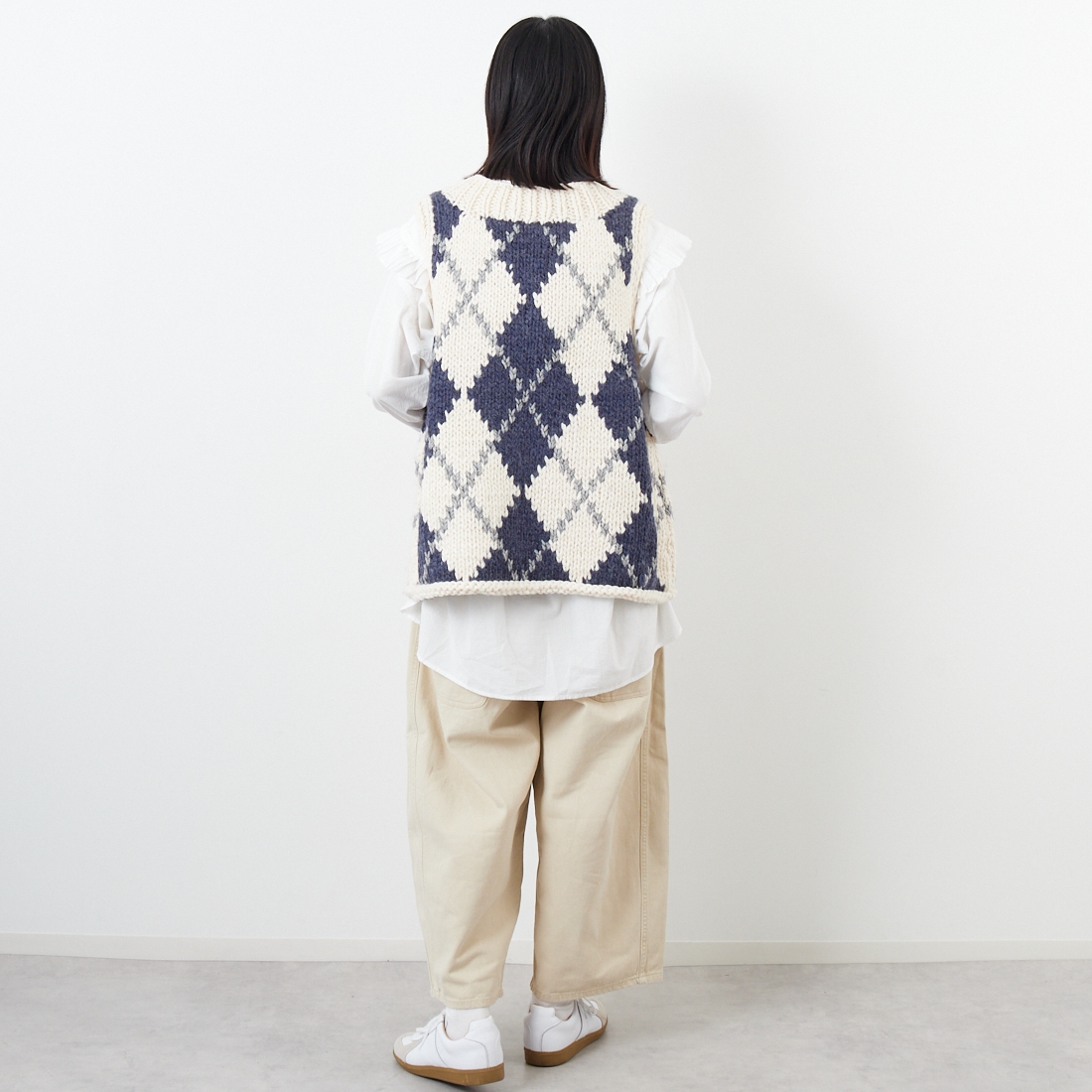 TORRAZZO DONNA [トラッゾドンナ] ハンドニットカウチンベスト [6262-468] 06 O.WHITE &&モデル身長：162cm 着用サイズ：F&&