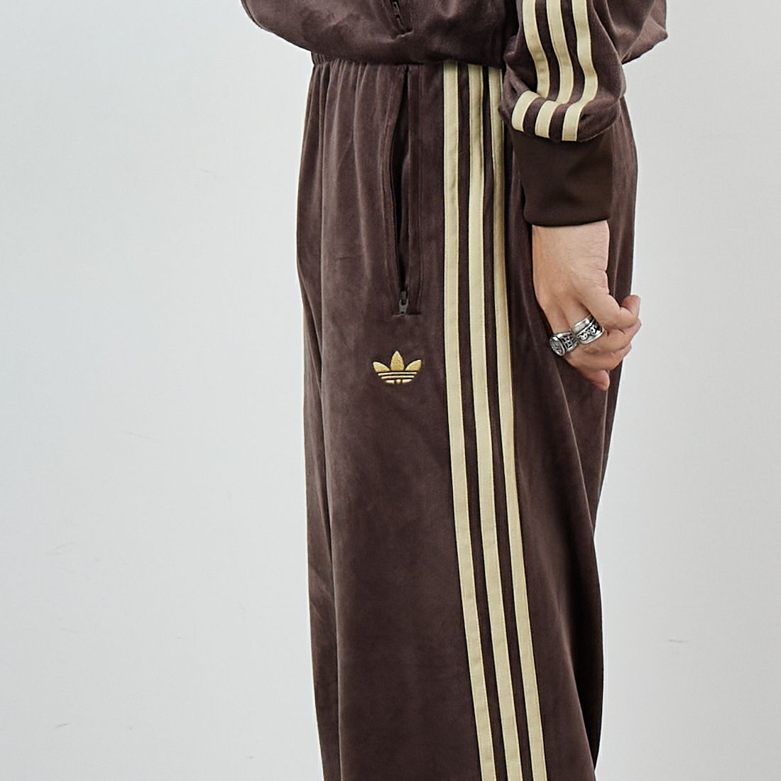 adidas Originals [アディダス オリジナルス] ファイヤーバード ベロアトラックパンツ [CI147] KD9384 &&モデル身長：179cm 着用サイズ：M&&