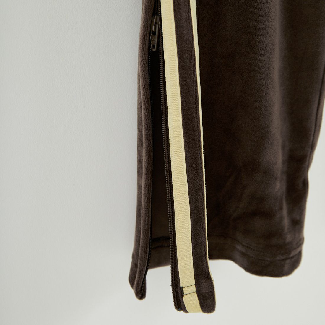 adidas Originals [アディダス オリジナルス] ファイヤーバード ベロアトラックパンツ [CI147] KD9384