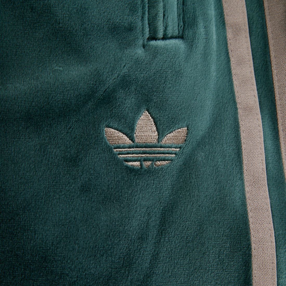 adidas Originals [アディダス オリジナルス] ファイヤーバード ベロアトラックパンツ [CI147] KD9386