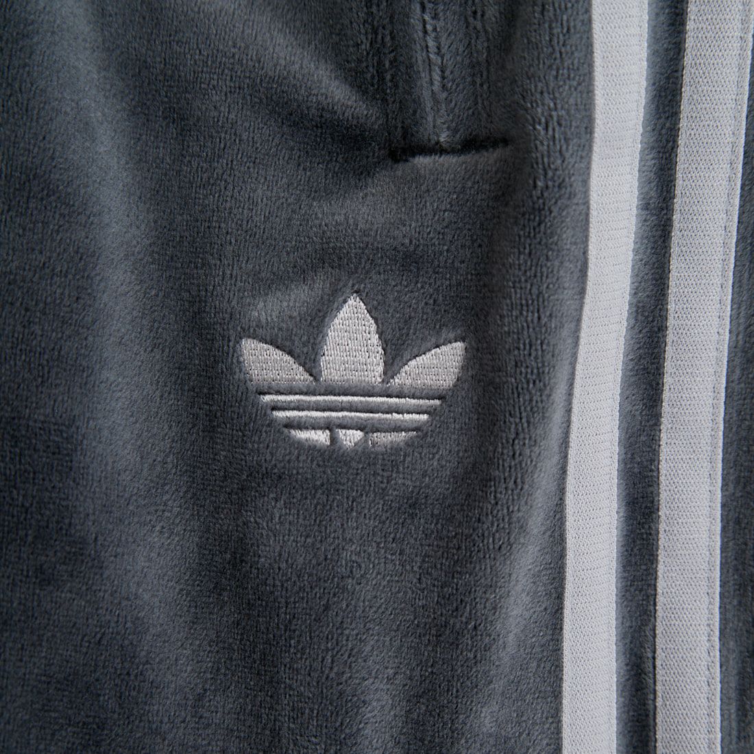 adidas Originals [アディダス オリジナルス] ファイヤーバード ベロアトラックパンツ [CI147] KD9385