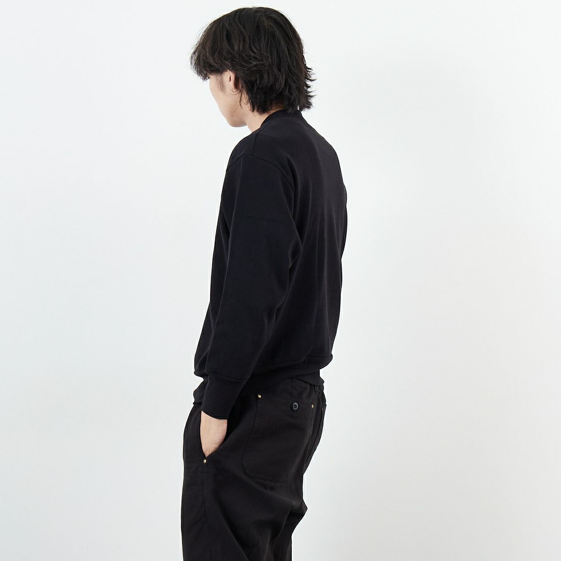 GICIPI [ジチピ] ORSO クルーネックニットソー [2504A] NERO &&モデル身長：179cm 着用サイズ：4&&