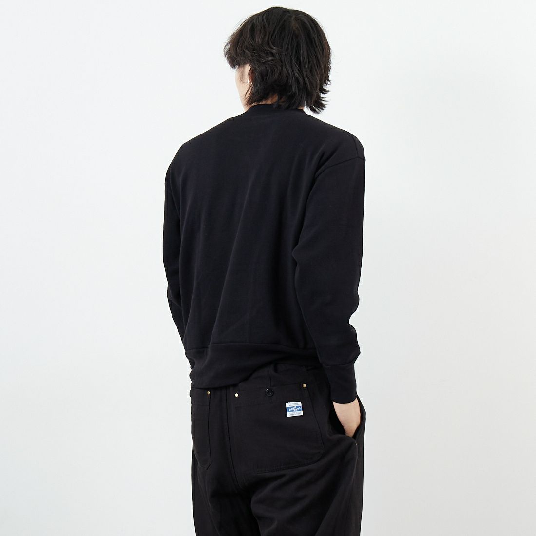 GICIPI [ジチピ] ORSO クルーネックニットソー [2504A] NERO &&モデル身長：179cm 着用サイズ：4&&