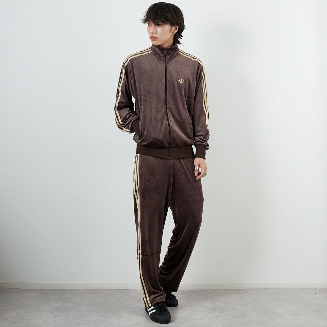 adidas Originals [アディダス オリジナルス] ファイヤーバード ベロアトラックトップ [ID053] KD9373 &&モデル身長：179cm 着用サイズ：M&&