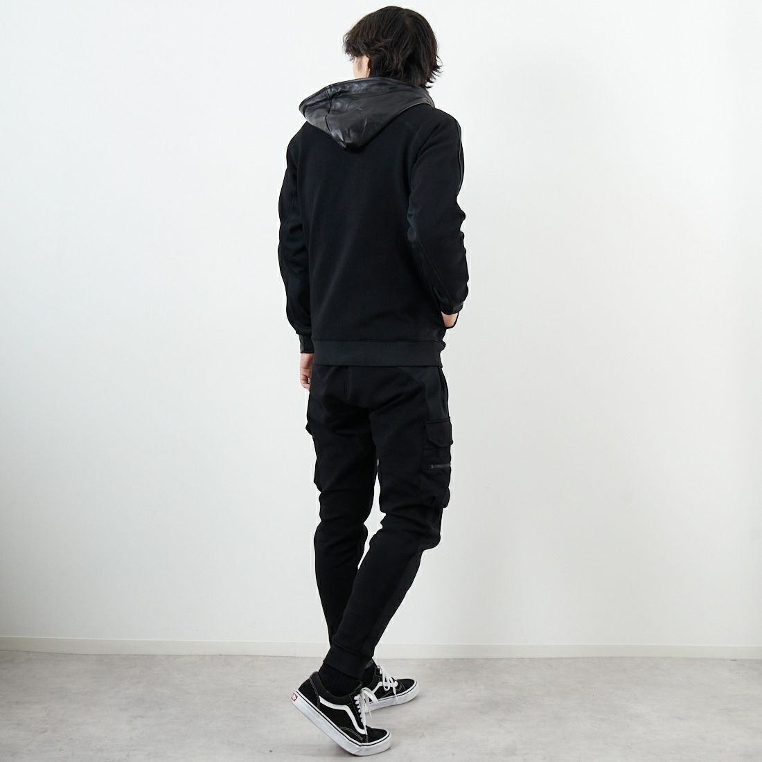 1PIU1UGUALE3 RELAX [ウノ ピゥ ウノ ウグァーレ トレ] レザー