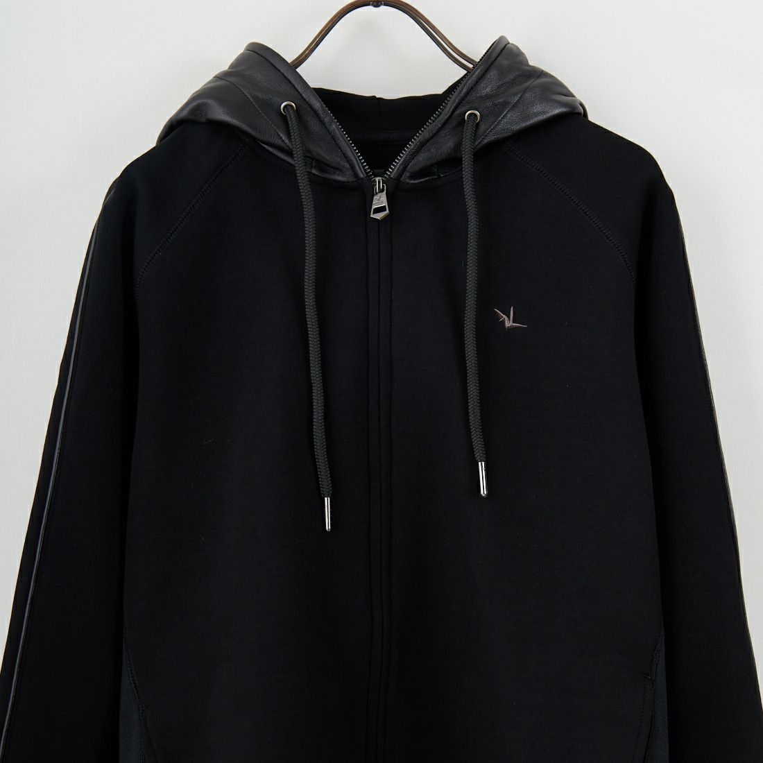 1PIU1UGUALE3 RELAX [ウノ ピゥ ウノ ウグァーレ トレ] レザー