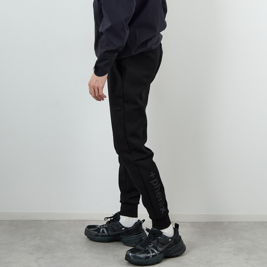 phenix [プラスフェニックス] 別注 ダンボールニット ジョガーパンツ