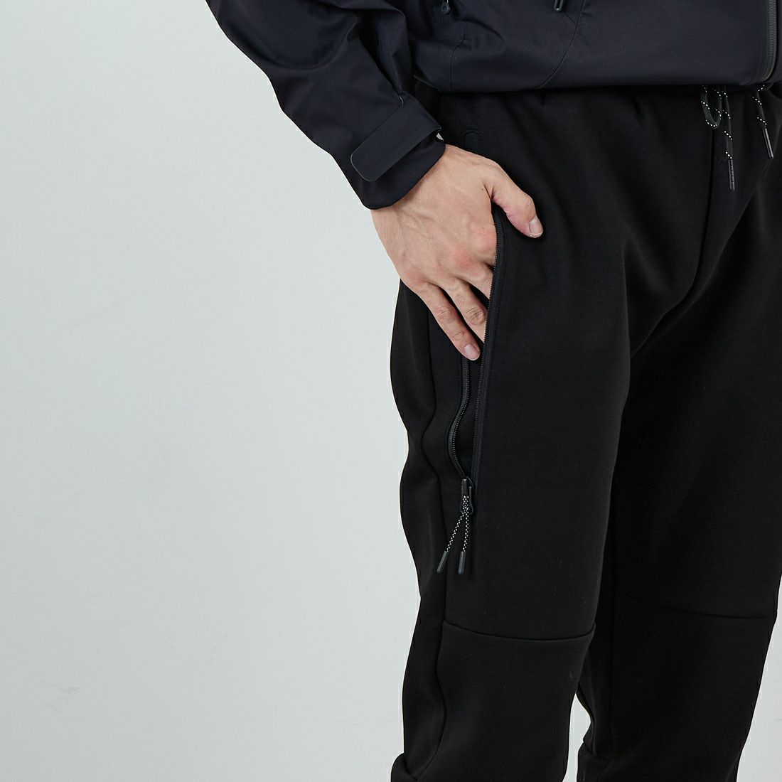 +phenix [プラスフェニックス] 別注 ダンボールニット ジョガーパンツ [POB-25080IN-JF] BLACK &&モデル身長：168cm 着用サイズ：M&&