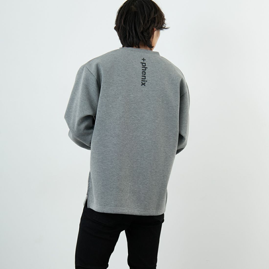 +phenix [プラスフェニックス] 別注 ダンボールニット サイドジップクルーネックスウェット [POO-25082IN-JF] GRAY &&モデル身長：179cm 着用サイズ：XL&&