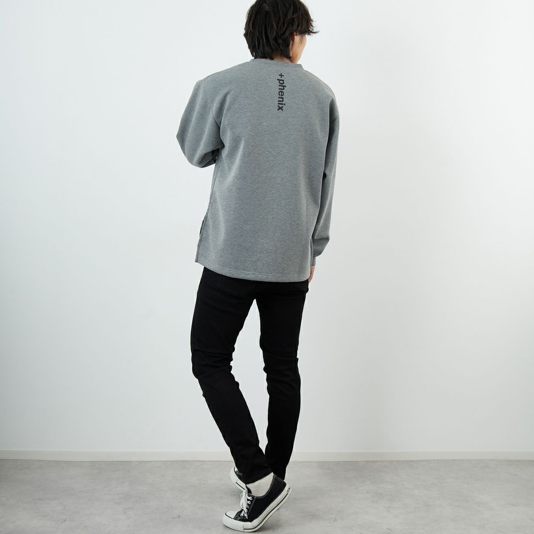 +phenix [プラスフェニックス] 別注 ダンボールニット サイドジップクルーネックスウェット [POO-25082IN-JF] GRAY &&モデル身長：179cm 着用サイズ：XL&&