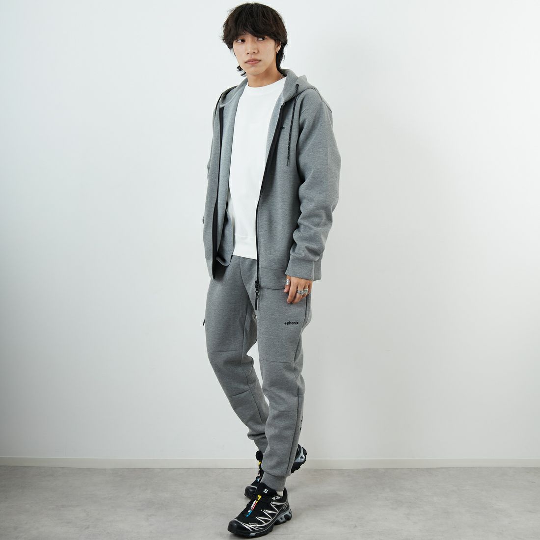 +phenix [プラスフェニックス] 別注 ダンボールニット ジップアップパーカー [POO-25081IN-JF] GRAY &&モデル身長：179cm 着用サイズ：XL&&