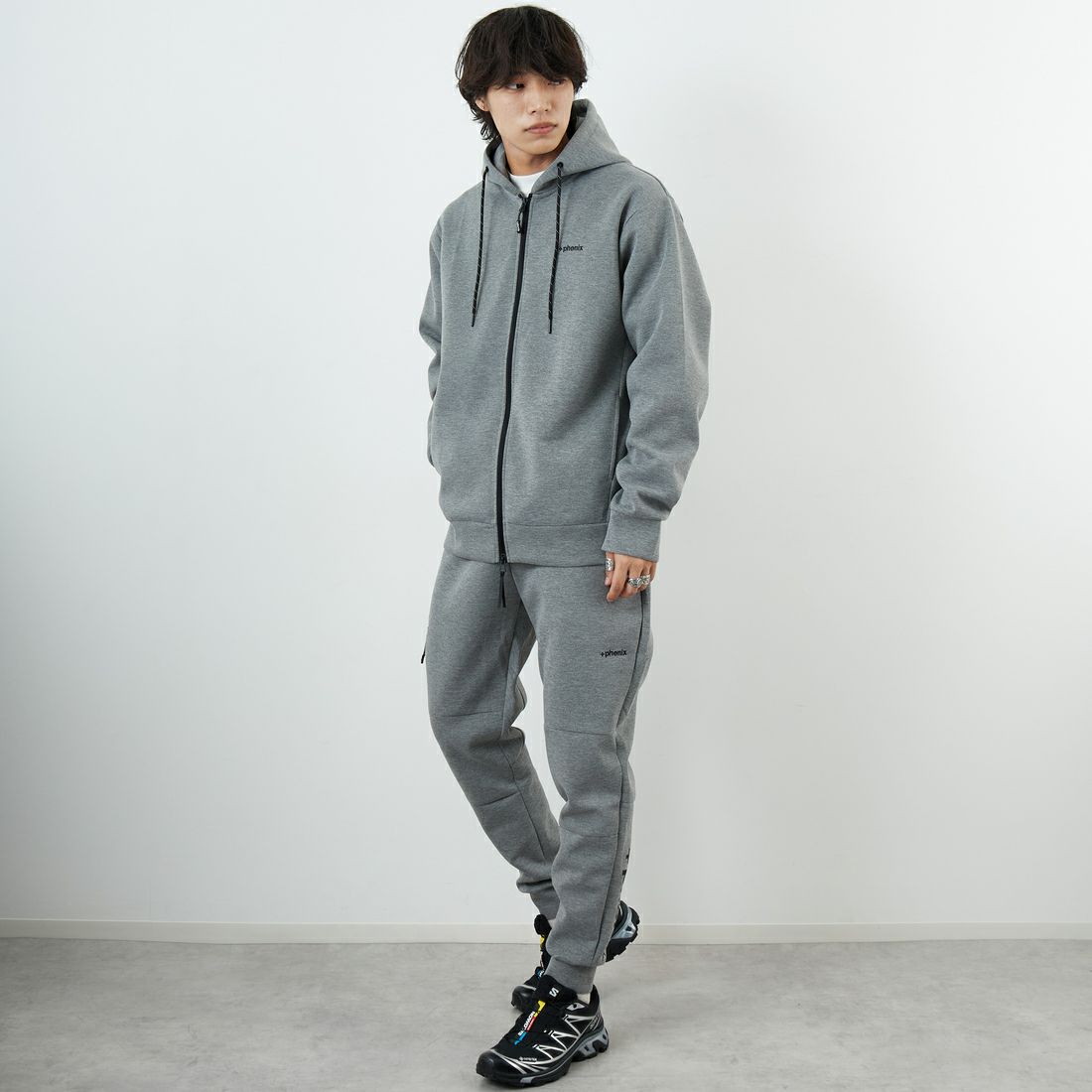 +phenix [プラスフェニックス] 別注 ダンボールニット ジップアップパーカー [POO-25081IN-JF] GRAY &&モデル身長：179cm 着用サイズ：XL&&