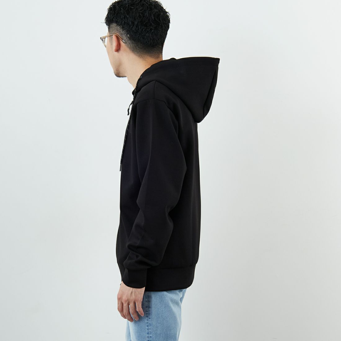 +phenix [プラスフェニックス] 別注 ダンボールニット ジップアップパーカー [POO-25081IN-JF] BLACK &&モデル身長：168cm 着用サイズ：M&&