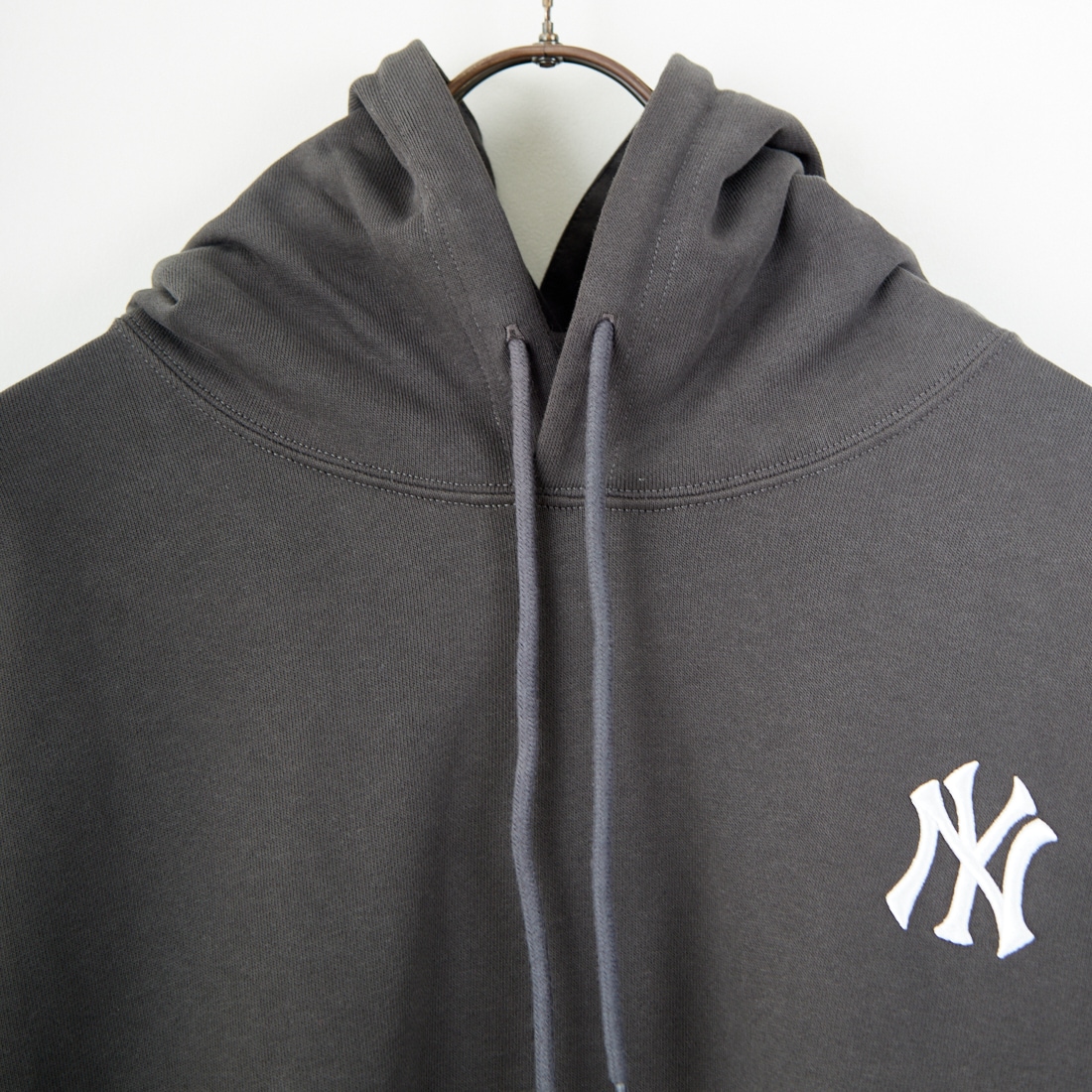 Fanatics [ファナティクス] 別注 MLBロゴ バックプリント スウェットパーカー [ML0625FW0006-JF] CHR NY