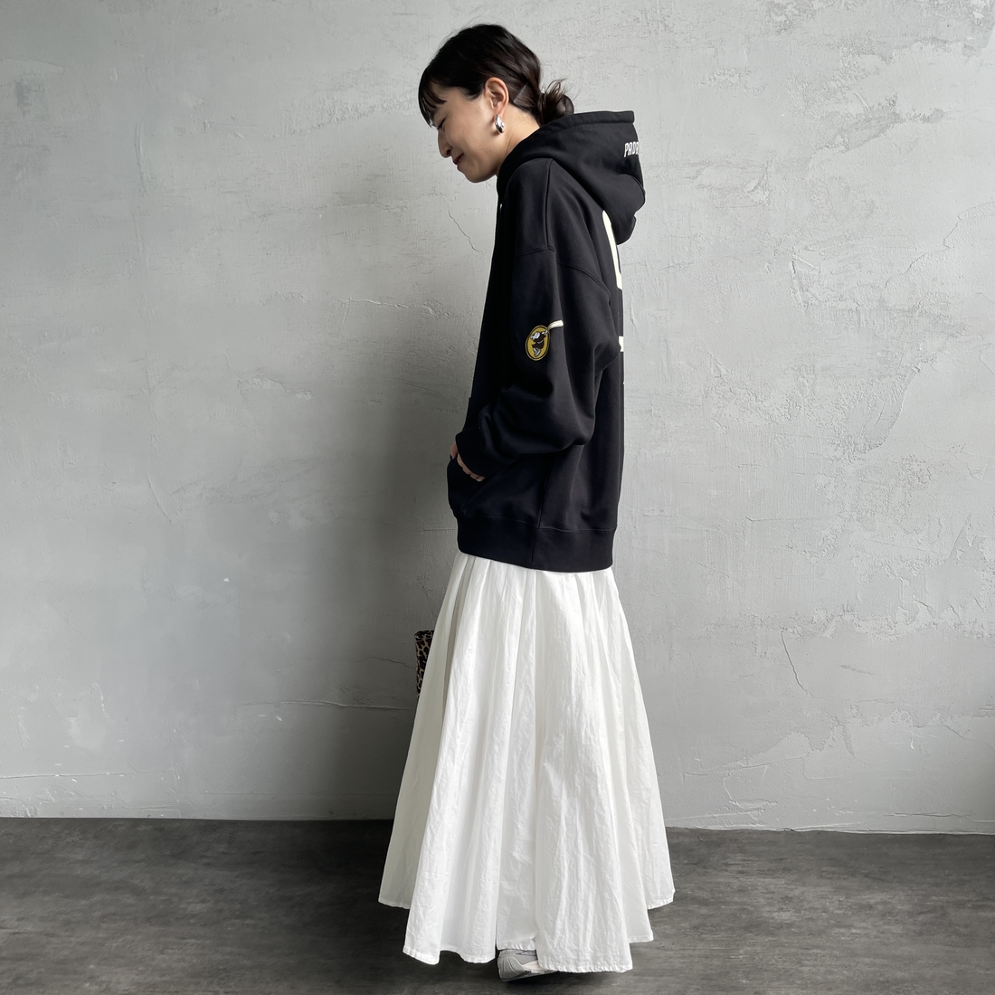 Fanatics [ファナティクス] 別注 MLBロゴ バックプリント スウェットパーカー [ML0625FW0006-JF] BLACK SD &&モデル身長：150cm 着用サイズ：S&&