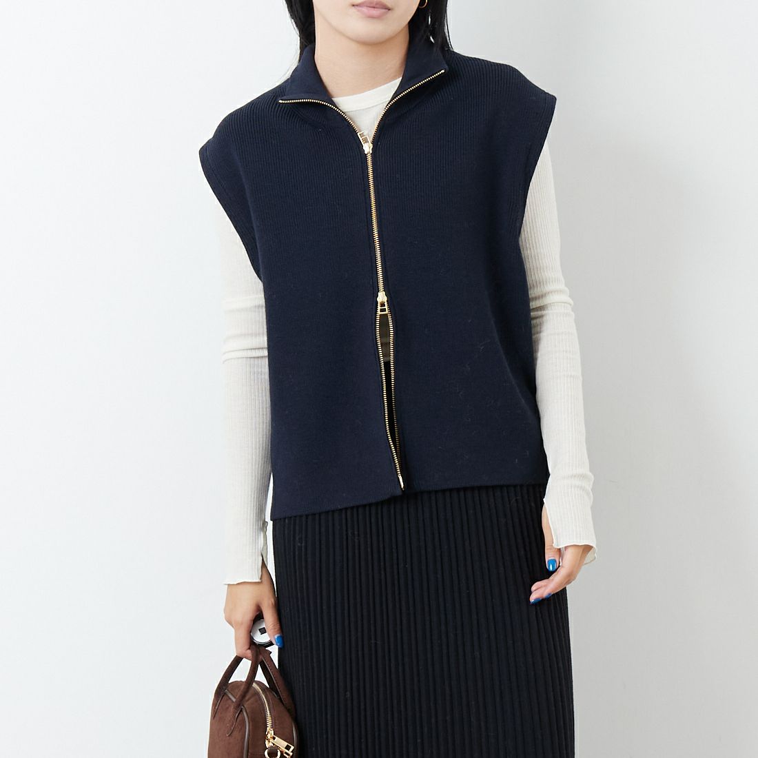 MICA&DEAL [マイカアンドディール] ジップアップ畦ニットベスト [0125308248] D/NAVY &&モデル身長：167cm 着用サイズ：F&&