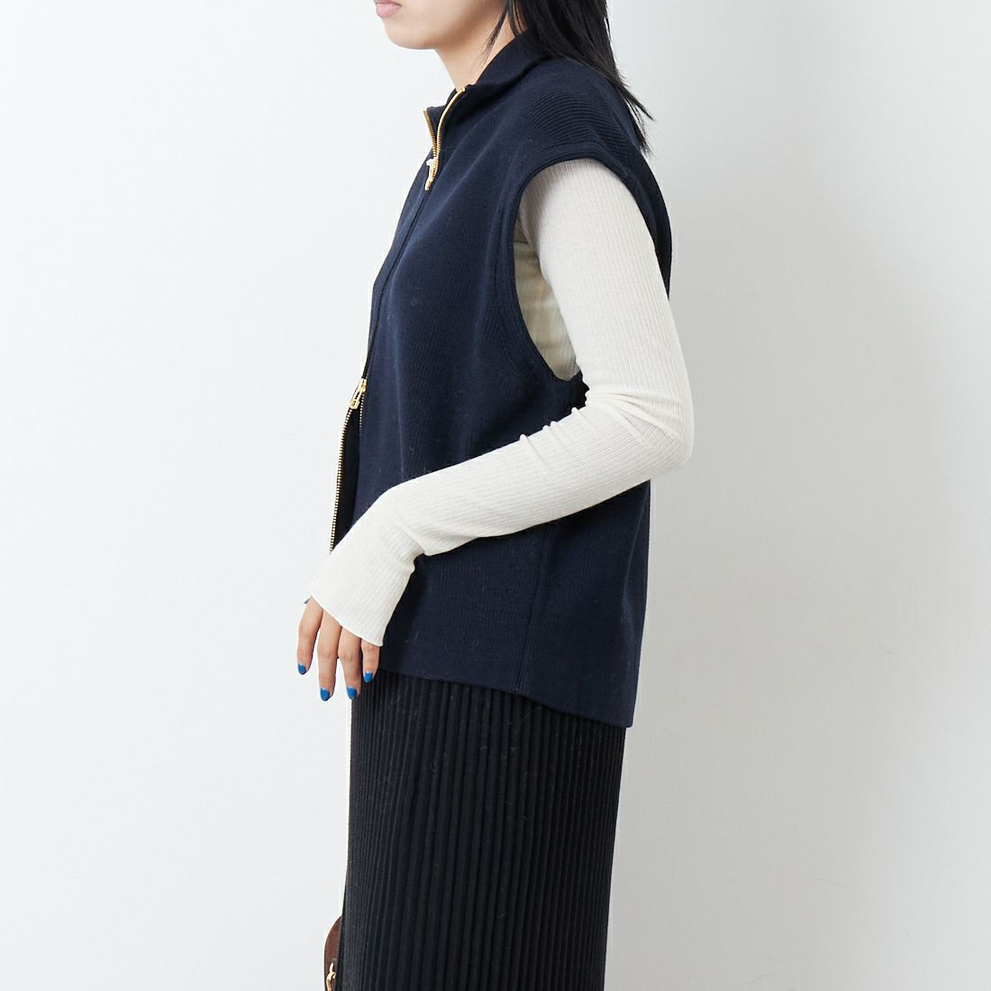 MICA&DEAL [マイカアンドディール] ジップアップ畦ニットベスト [0125308248] D/NAVY &&モデル身長：167cm 着用サイズ：F&&