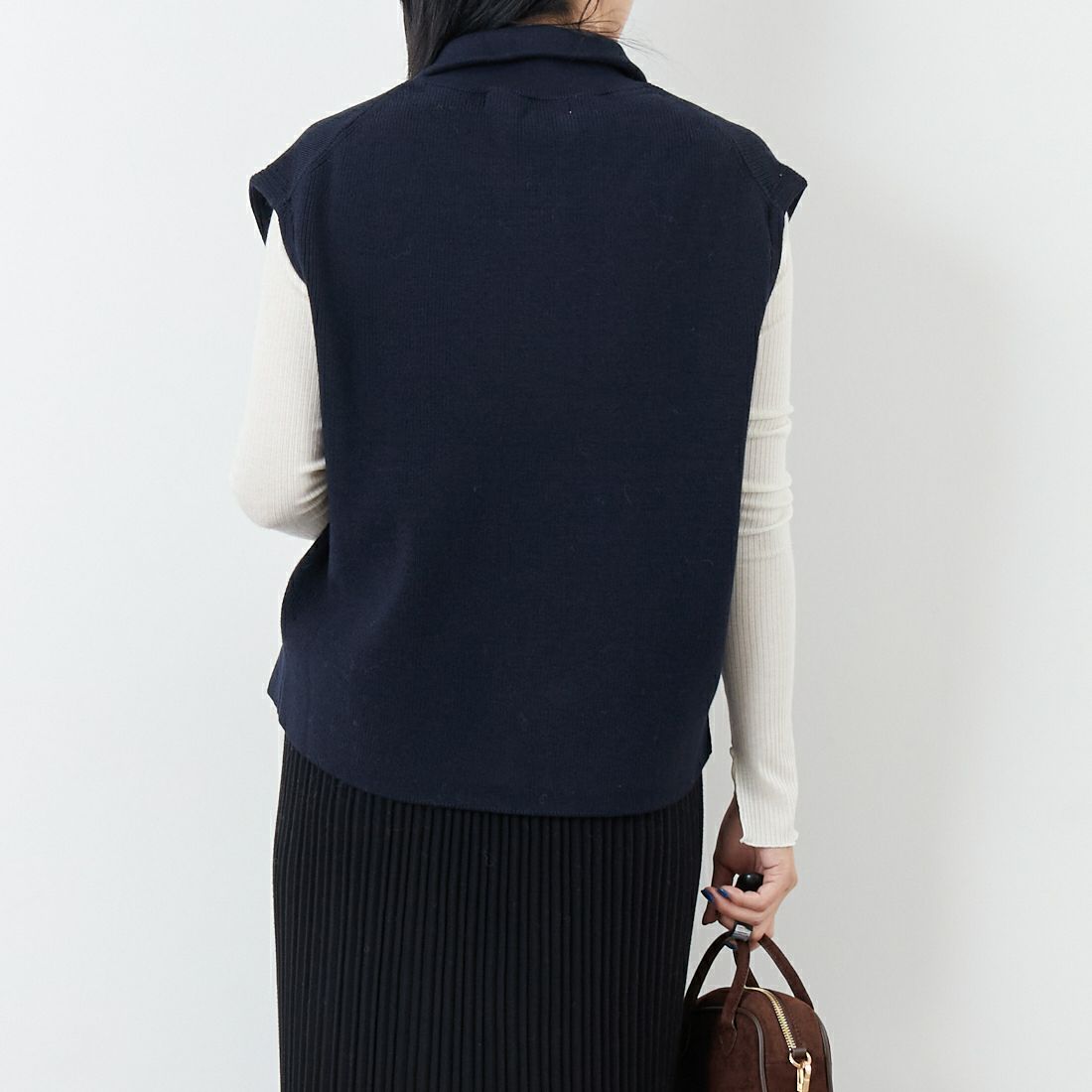 MICA&DEAL [マイカアンドディール] ジップアップ畦ニットベスト [0125308248] D/NAVY &&モデル身長：167cm 着用サイズ：F&&