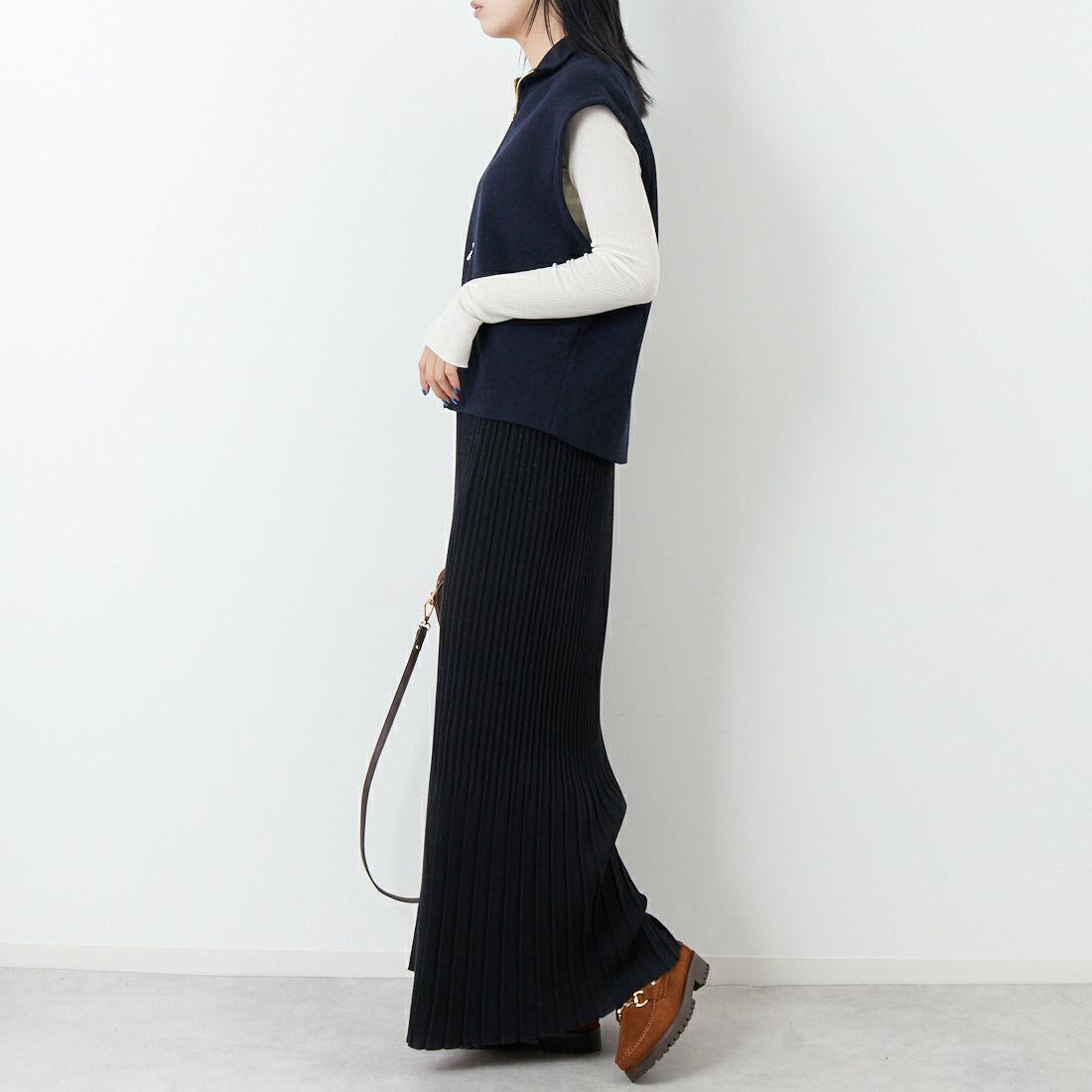 MICA&DEAL [マイカアンドディール] ジップアップ畦ニットベスト [0125308248] D/NAVY &&モデル身長：167cm 着用サイズ：F&&