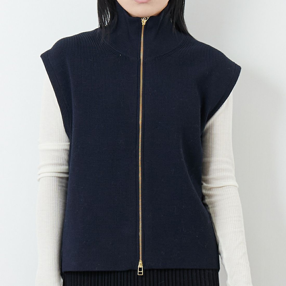 MICA&DEAL [マイカアンドディール] ジップアップ畦ニットベスト [0125308248] D/NAVY &&モデル身長：167cm 着用サイズ：F&&