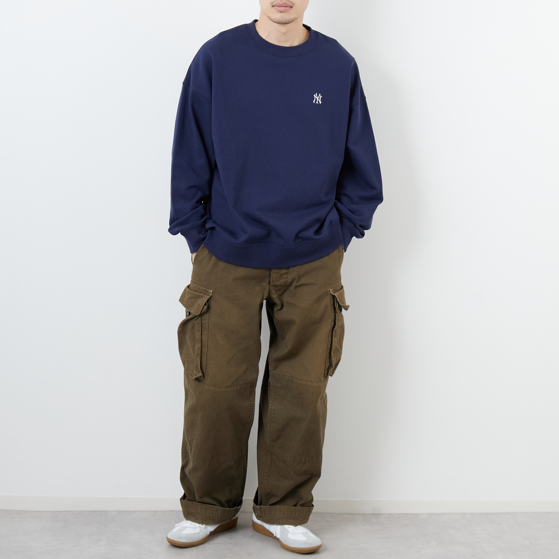 Fanatics [ファナティクス] 別注 MLBロゴ バックプリントスウェット [ML0525FW0004-JF] NAVY NY &&モデル身長：168cm 着用サイズ：L&&