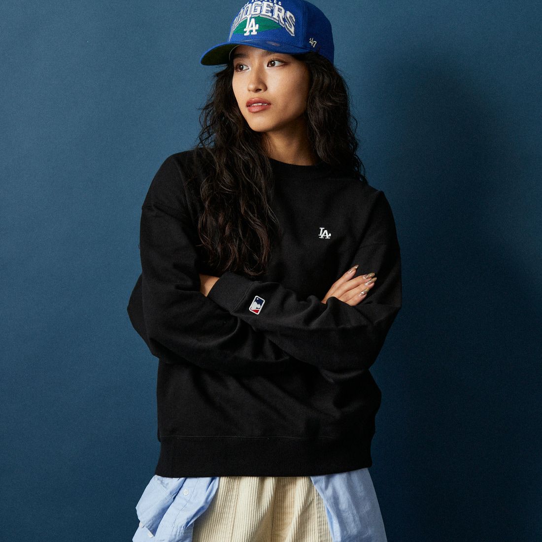 Fanatics [ファナティクス] 別注 MLBロゴ バックプリントスウェット [ML0525FW0004-JF] BLACK LA &&モデル身長：162cm 着用サイズ：S&&