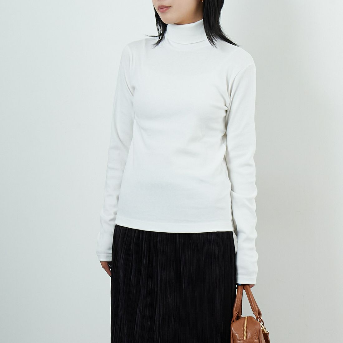 GICIPI [ジチピ] PREZZEMOLO タートルネックカットソー [2520A] BIANCO &&モデル身長：167cm 着用サイズ：2&& &&モデル身長：167cm 着用サイズ：F&&