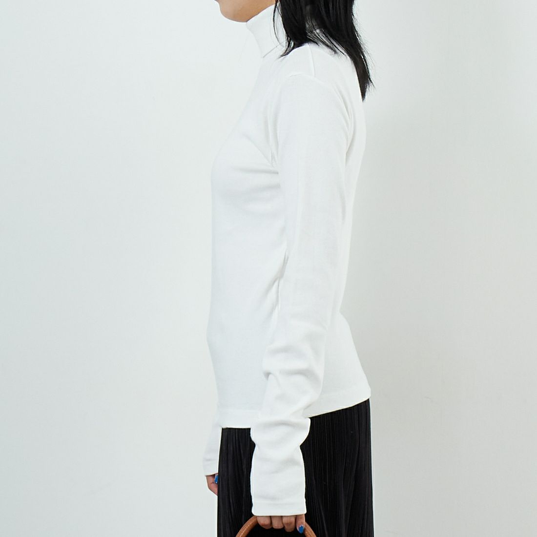 GICIPI [ジチピ] PREZZEMOLO タートルネックカットソー [2520A] BIANCO &&モデル身長：167cm 着用サイズ：2&& &&モデル身長：167cm 着用サイズ：F&&