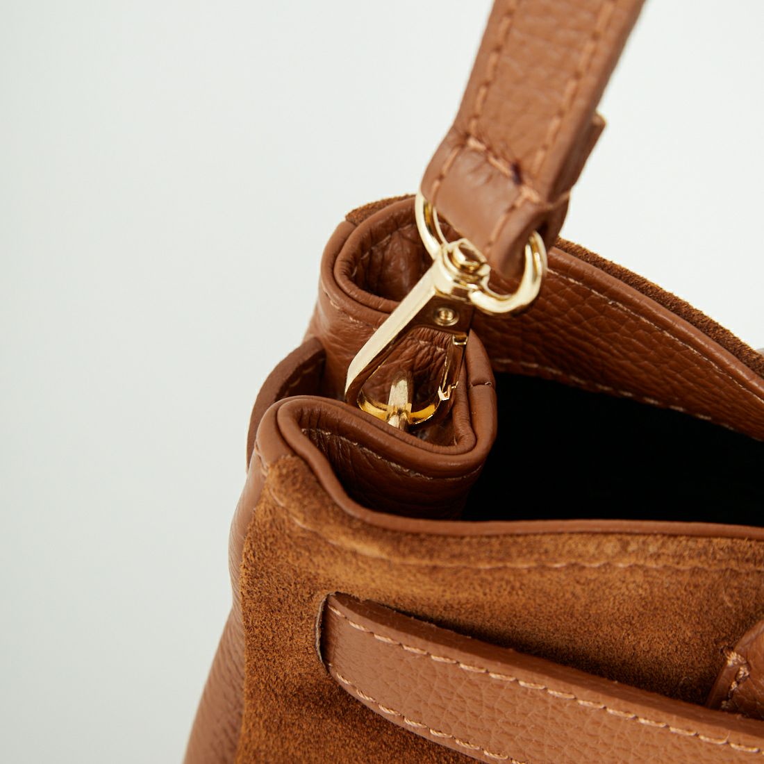 AULENTTI [オウレンティ] 2WAYレザーショルダーバッグ [ST-219MOD-DO]