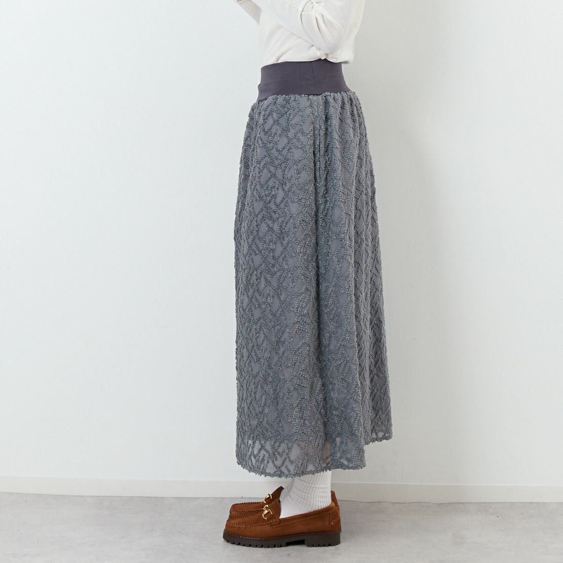 STELLA CIFFON [ステラシフォン] シアーカットジャガードスカート [ST3-26201B] 81 GRAY &&モデル身長：167cm 着用サイズ：36&&