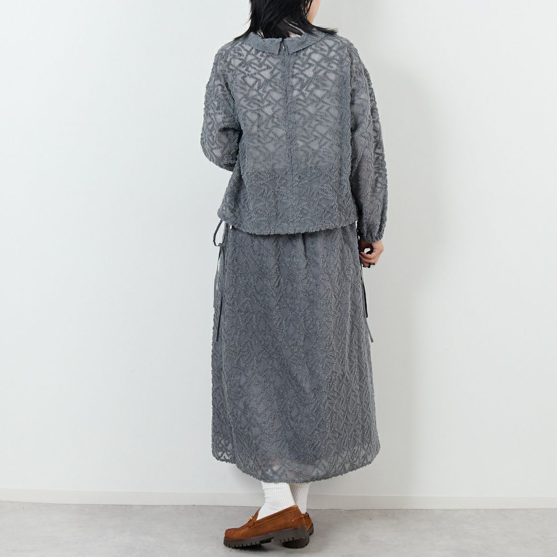 STELLA CIFFON [ステラシフォン] シアーカットジャガード クルーネックブラウス [ST3-26404] 81 GRAY &&モデル身長：167cm 着用サイズ：36&&