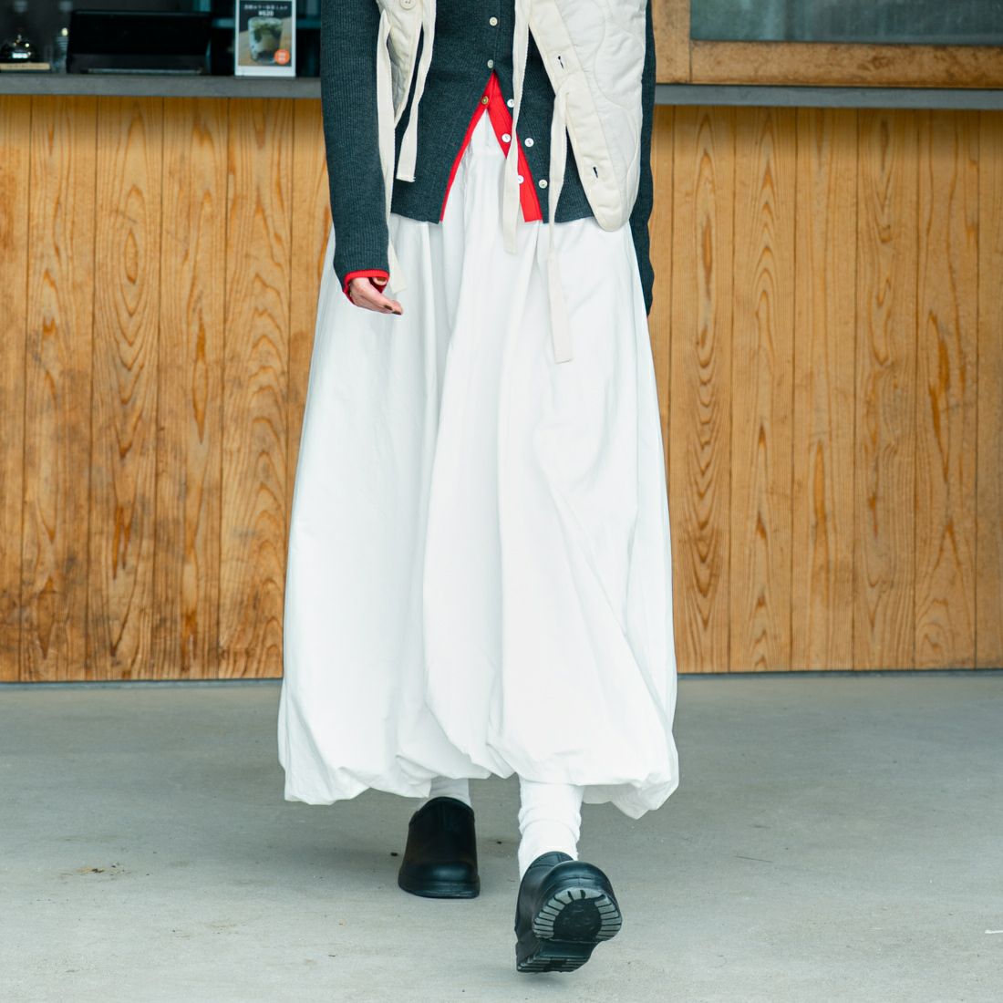 Noir Fabrik [ヌワールファブリック] バルーンフレアスカート [IN3-SK-5] WHITE &&モデル身長：165cm 着用サイズ：F&&