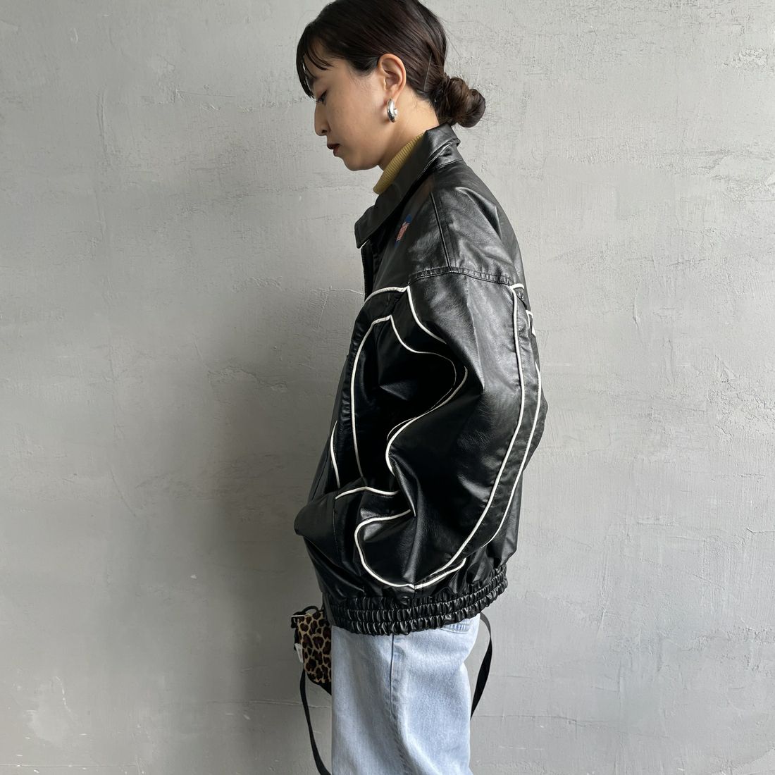 HONDA × JEANSFACTORY [ホンダ × ジーンズファクトリー] フェイクレザーレーシングジャケット [JFC-254-085] BLACK &&モデル身長：150cm 着用サイズ：S&&