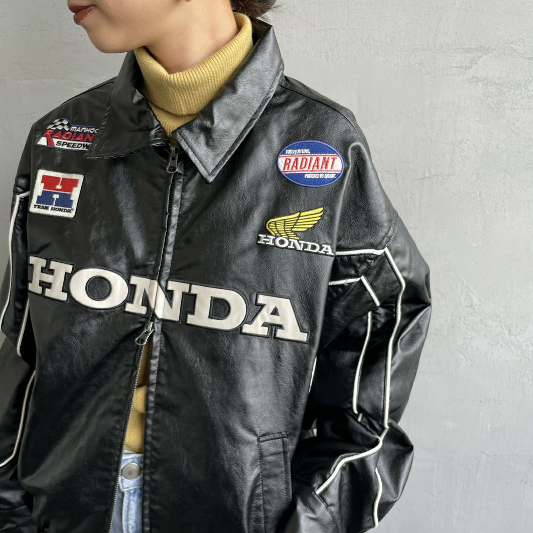 HONDA × JEANSFACTORY [ホンダ × ジーンズファクトリー] フェイクレザーレーシングジャケット [JFC-254-085] BLACK &&モデル身長：150cm 着用サイズ：S&&
