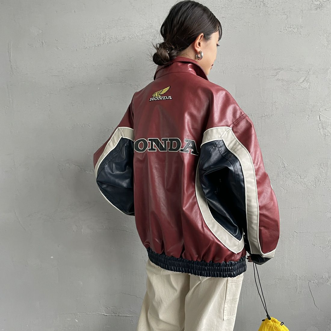 HONDA × JEANSFACTORY [ホンダ × ジーンズファクトリー] フェイクレザーレーシングジャケット [JFC-254-085] RED &&モデル身長：150cm 着用サイズ：S&&