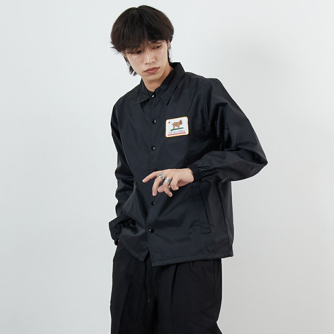 The Endless Summer [エンドレスサマー] カリフォルニアリパブリック コーチジャケット [SD-25774003] 01 BLACK &&モデル身長：179cm 着用サイズ：M&&