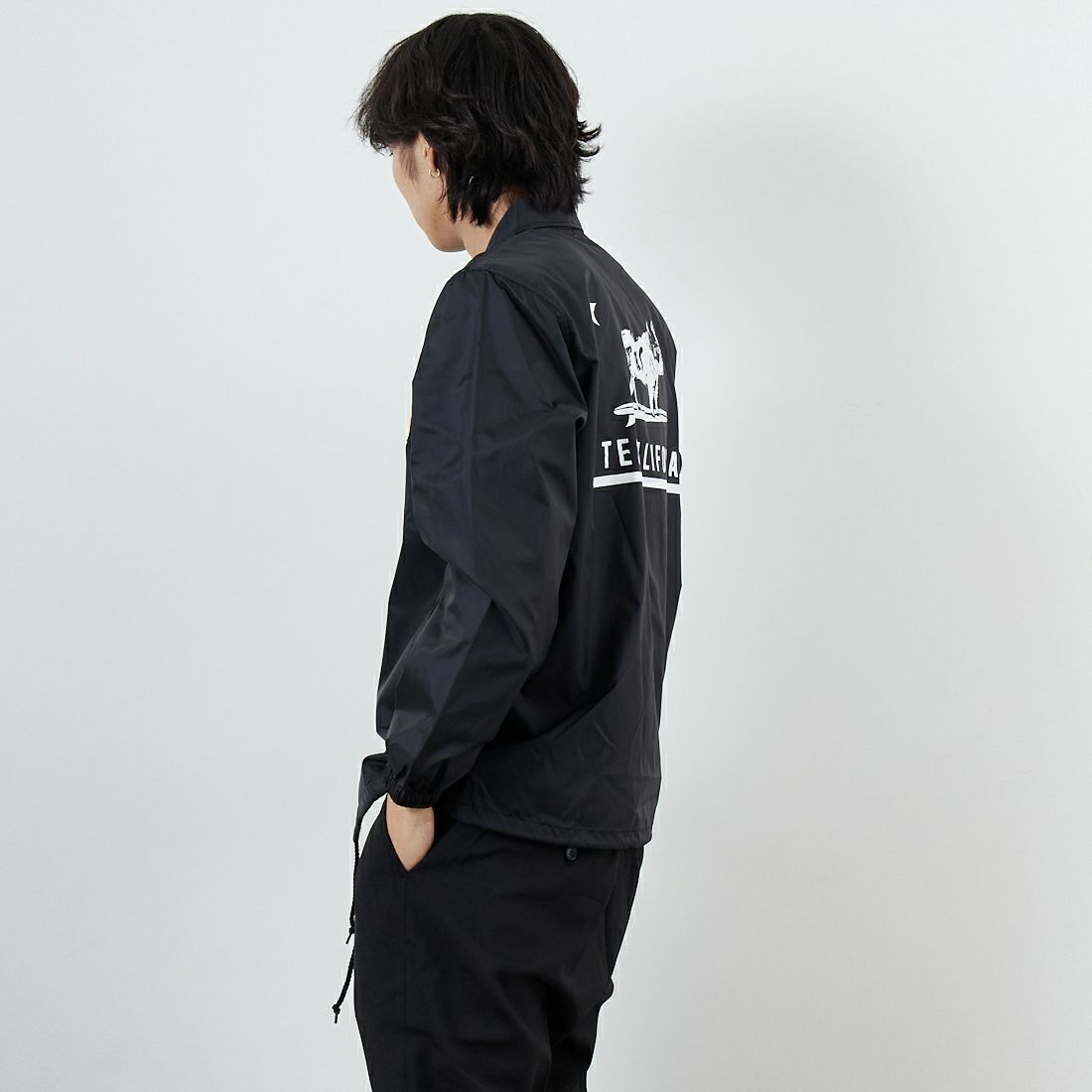 The Endless Summer [エンドレスサマー] カリフォルニアリパブリック コーチジャケット [SD-25774003] 01 BLACK &&モデル身長：179cm 着用サイズ：M&&