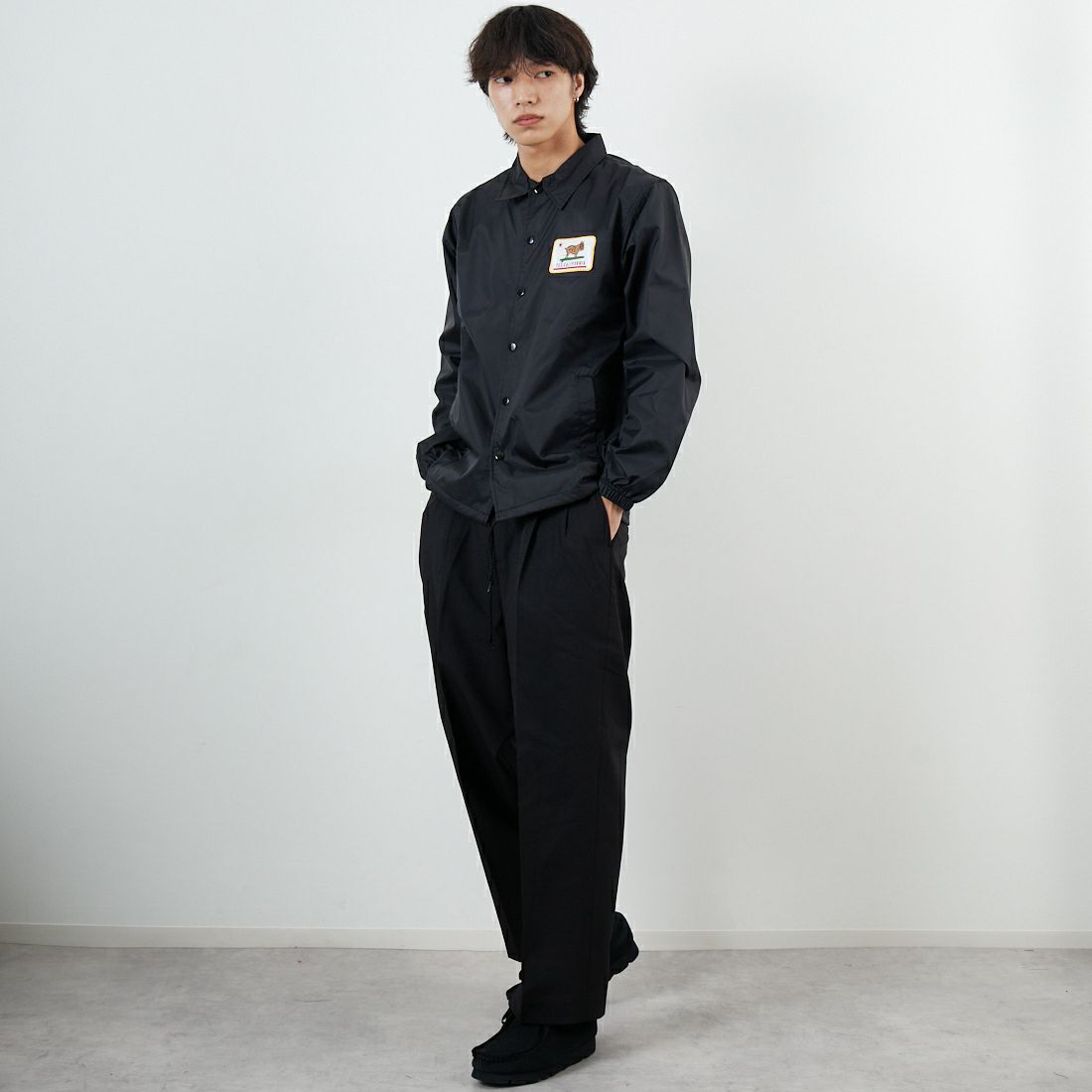 The Endless Summer [エンドレスサマー] カリフォルニアリパブリック コーチジャケット [SD-25774003] 01 BLACK &&モデル身長：179cm 着用サイズ：M&&