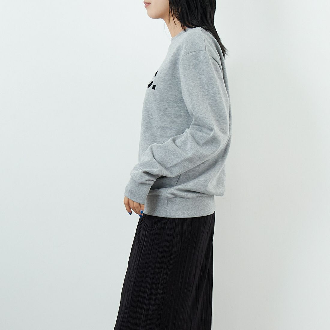 A.P.C. [アー・ペー・セー] VPCロゴ スウェットシャツ [STANDARD-GRAND-VPC] 92 GRIS &&モデル身長：167cm 着用サイズ：S&&