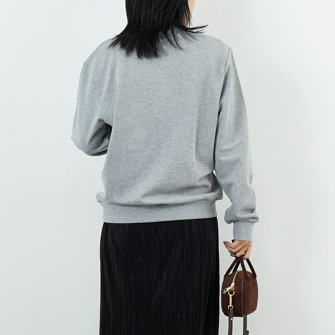 A.P.C. [アー・ペー・セー] VPCロゴ スウェットシャツ [STANDARD-GRAND-VPC] 92 GRIS &&モデル身長：167cm 着用サイズ：S&&