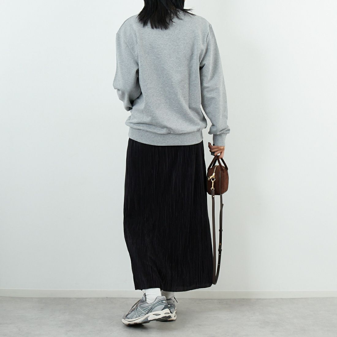 A.P.C. [アー・ペー・セー] VPCロゴ スウェットシャツ [STANDARD-GRAND-VPC] 92 GRIS &&モデル身長：167cm 着用サイズ：S&&