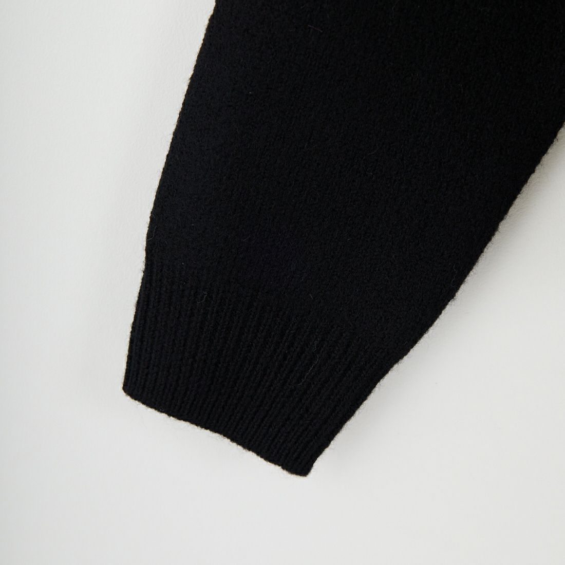 A.P.C. [アー・ペー・セー] APCロゴ クルーネックニット [PULL-JADA-LAINE] 99 NOIR