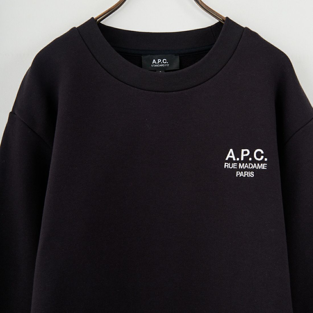 A.P.C. [アー・ペー・セー] APCロゴ刺繍 スウェットシャツ [STANDARD-RUE-MADAME] 99 NOIR