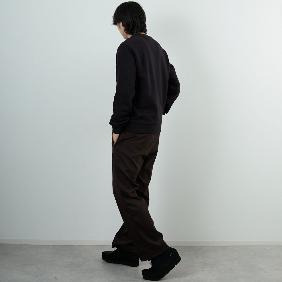 A.P.C. [アー・ペー・セー] APCロゴ刺繍 スウェットシャツ [STANDARD-RUE-MADAME] 99 NOIR &&モデル身長：179cm 着用サイズ：M&&